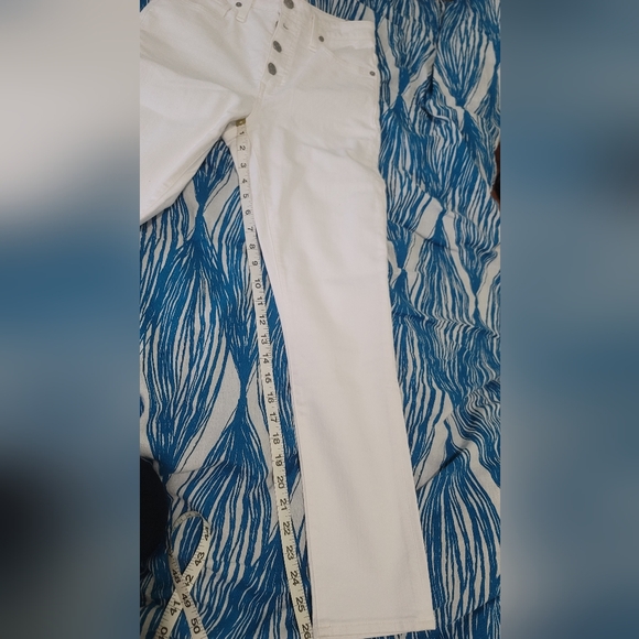 High-Waisted White Skinny Jeans - Picture 5 of 12